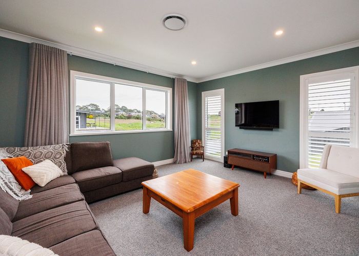  at 24 Vaucluse Heights, Fitzherbert, Palmerston North