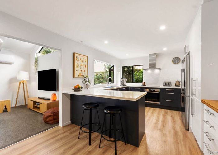  at 2/22 Lagoon Way, West Harbour, Waitakere City, Auckland