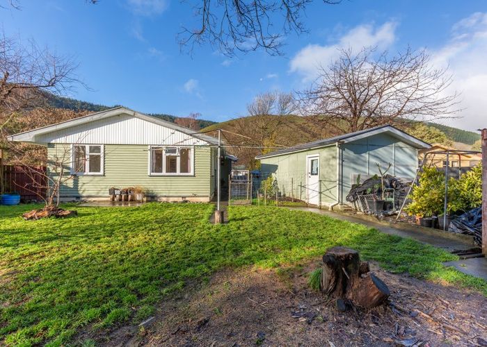  at 15 Kowhai Street, Tapawera