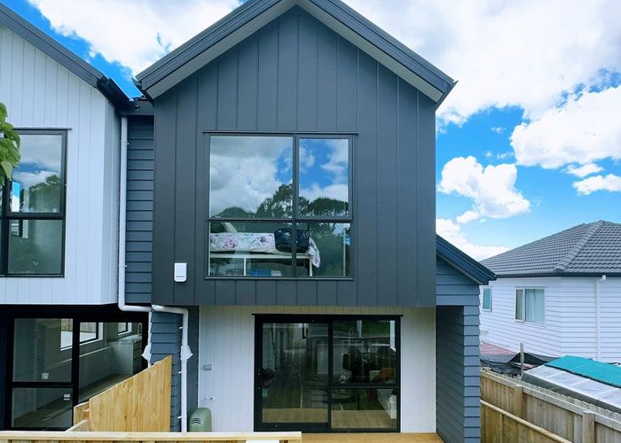  at 7/2A Mantra Road, Massey, Waitakere City, Auckland