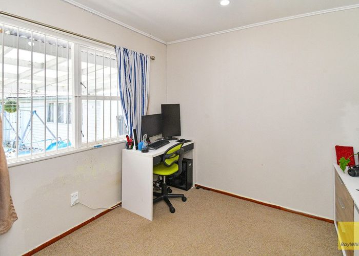  at 4 Ashley Avenue, Mangere East, Auckland