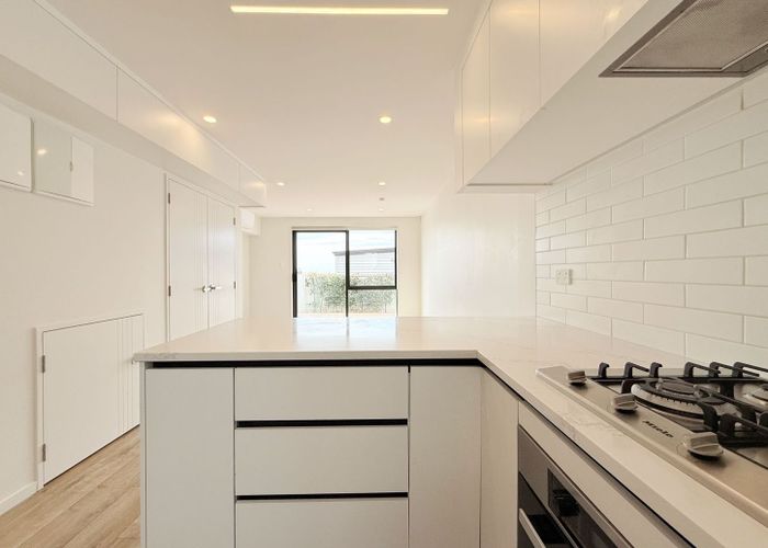  at 4/737 East Coast Road, Browns Bay, North Shore City, Auckland