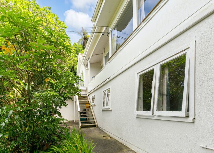  at 1/13 Garden Road, Northland, Wellington