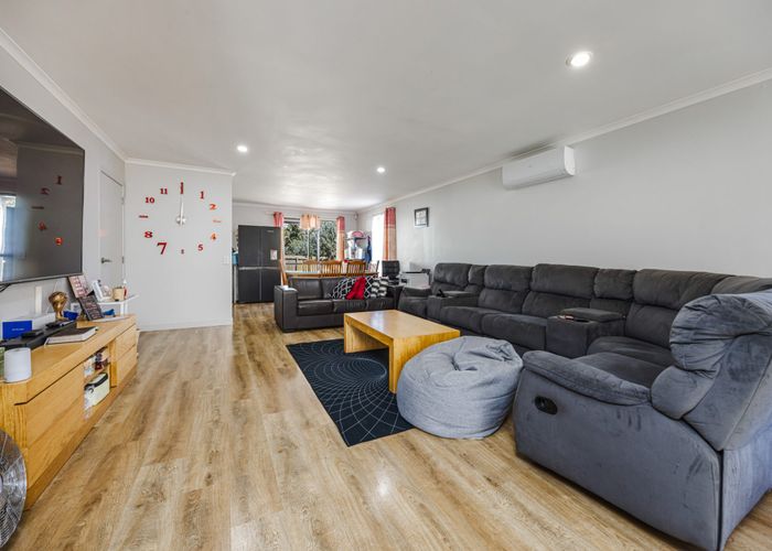  at 35 Becker Drive, Weymouth, Auckland