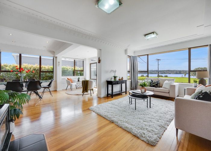  at 65 Kiwi Esplanade, Mangere Bridge, Manukau City, Auckland