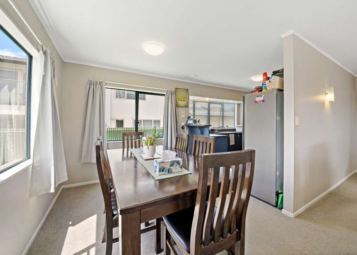  at 32 Busby Street, Blockhouse Bay, Auckland