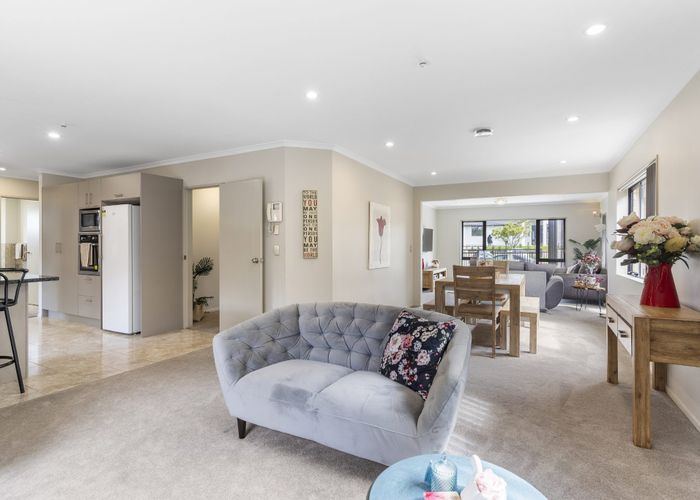  at 7E Boeing Place, Goodwood Heights, Auckland