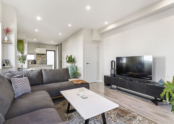  at 3/6 Hepburn Road, Glendene, Auckland