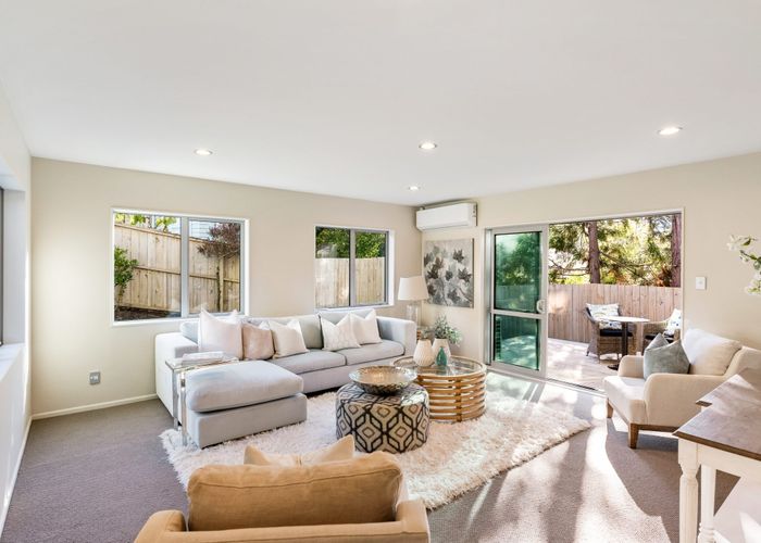  at 20 Namsan Close, Fairview Heights, Auckland