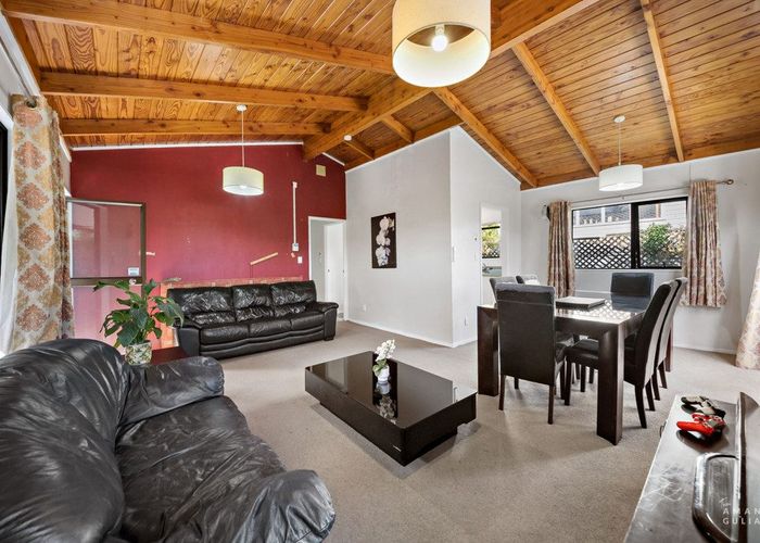  at 2/40 Savoy Road, Glen Eden, Waitakere City, Auckland