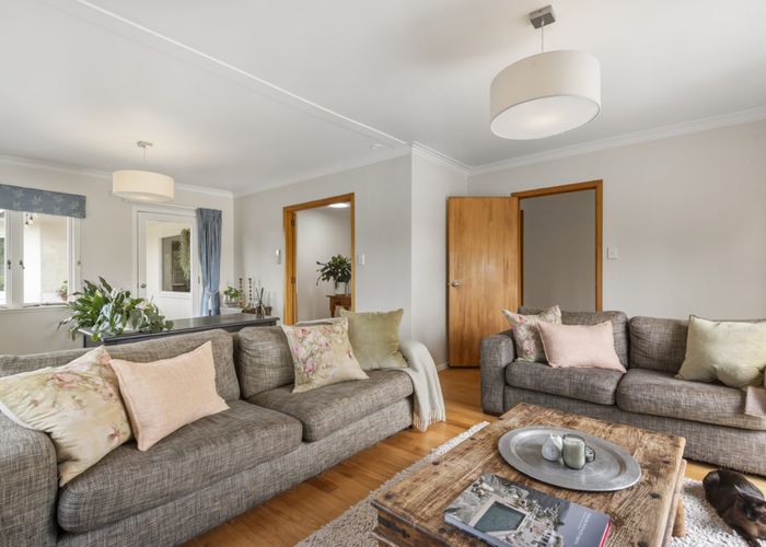  at 27 Creamer Avenue, Belmont, Auckland
