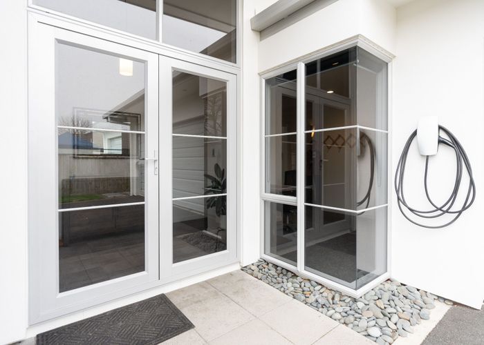  at 9 Ravenscourt Place, Huntington, Hamilton
