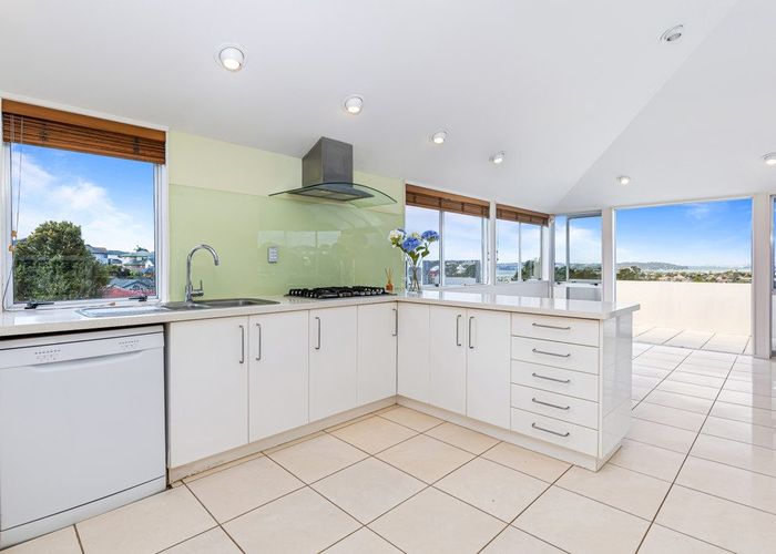  at 2/23 Bernleigh Terrace, West Harbour, Auckland