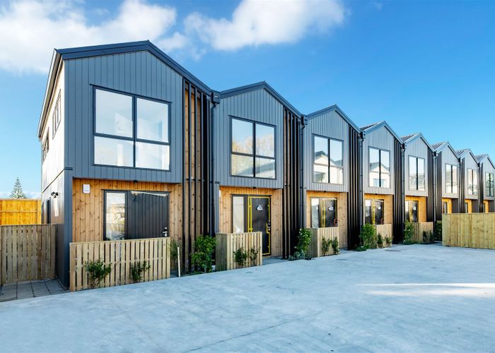  at 4/110 Beach Road, Te Atatu Peninsula, Auckland