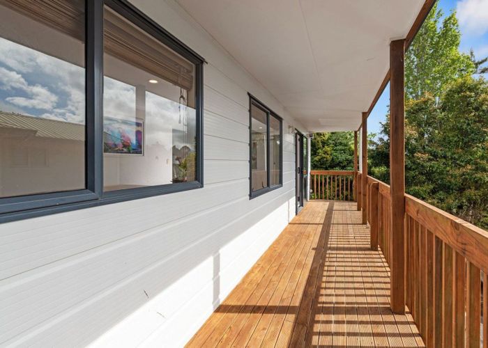  at 1/1018 East Coast Road, Torbay, North Shore City, Auckland