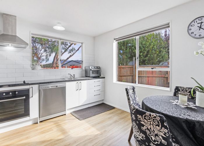  at 2/11 Farnborough Street, Aranui, Christchurch