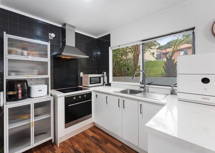  at 33A Lilburn Crescent, Massey West, Waitakere City, Auckland