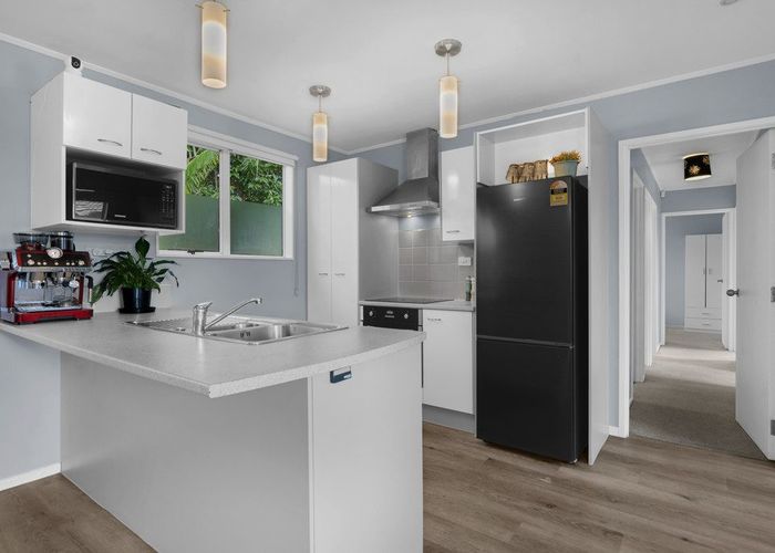  at 2/10 Norrie Smith Avenue, Flat Bush, Manukau City, Auckland