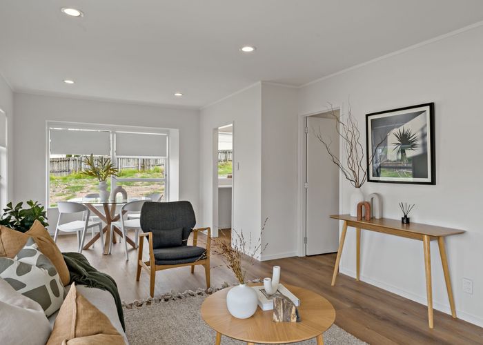 at 2/15 Woodall Place, Totara Vale, Auckland