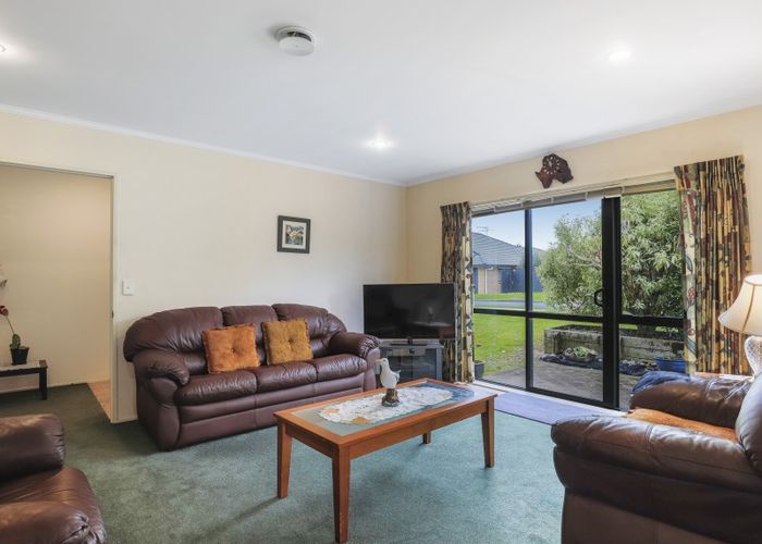  at 4 Riplington Road, Huntington Park, Auckland