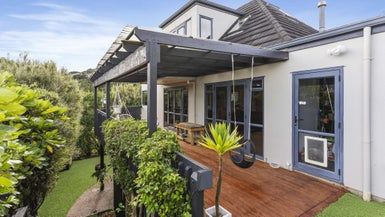  at 2/79 Island Bay Road, Beach Haven, Auckland