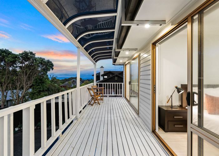  at 1/52 Aberdeen Road, Campbells Bay, Auckland