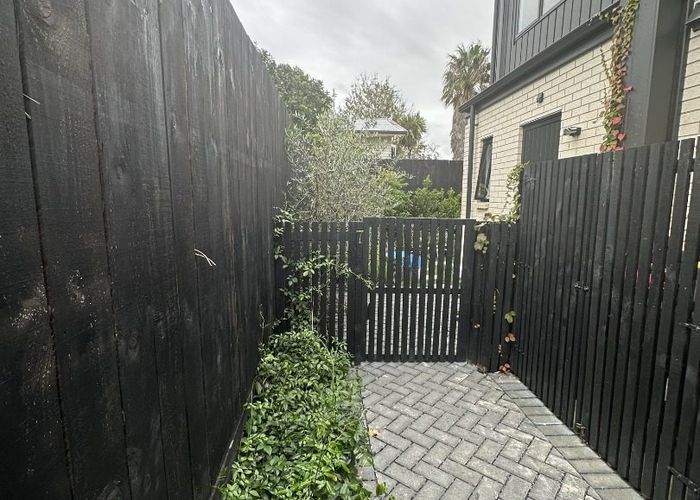  at 7/89 Beach Road, Te Atatu Peninsula, Waitakere City, Auckland