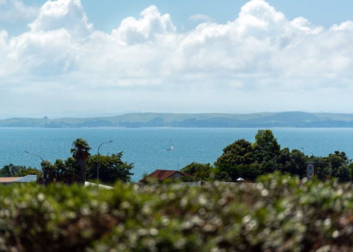  at 13 Windsor Place, Windsor Park, Auckland