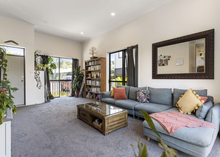  at 8/2 Swan Hill Drive, Glen Eden, Auckland