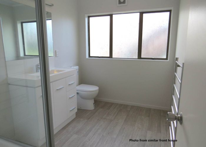  at 2/18 Glen Vista Place, Bayview, North Shore City, Auckland