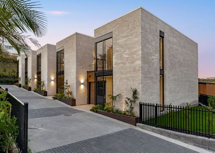  at 21 Arahia Street, Northcote, North Shore City, Auckland