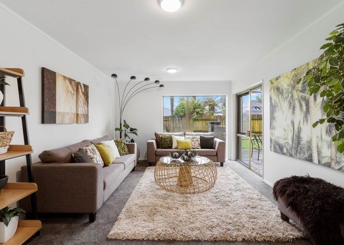  at 11 Donegan Place, Conifer Grove, Takanini