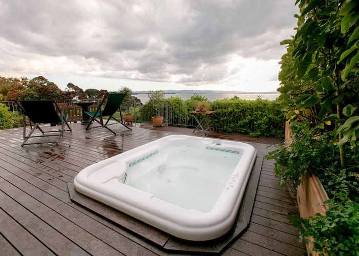  at 42 Queen Street, Northcote Point, Auckland