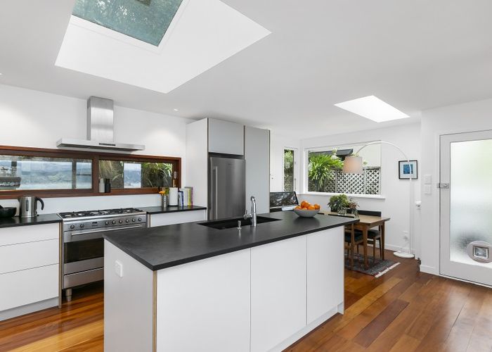  at 11 Fortification Road, Karaka Bays, Wellington