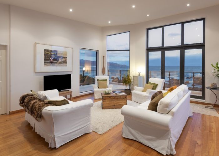  at 160 The Esplanade, Island Bay, Wellington