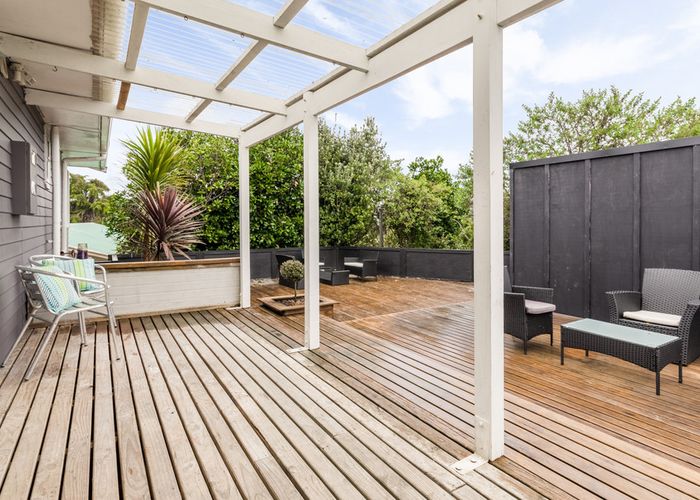  at 43 La Rosa Street, Green Bay, Auckland