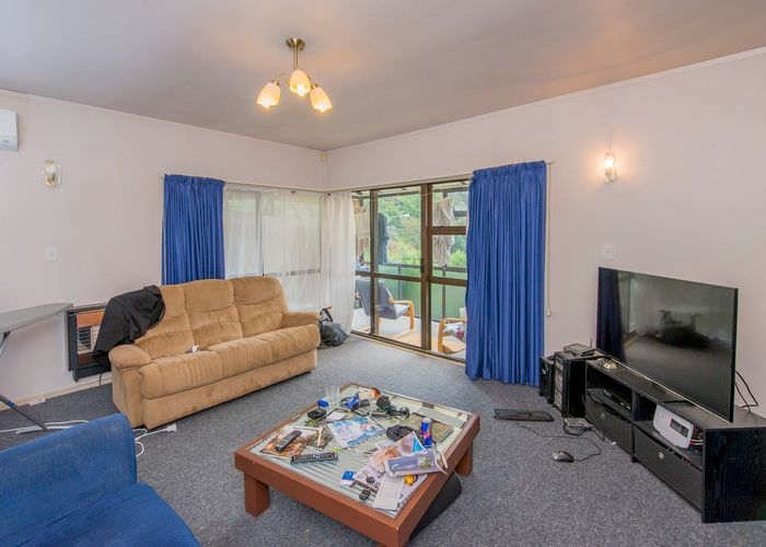 at 10 Creswick Terrace, Northland, Wellington