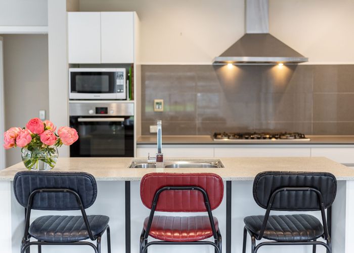  at 15 Sumner Terrace, Aotea, Porirua, Wellington