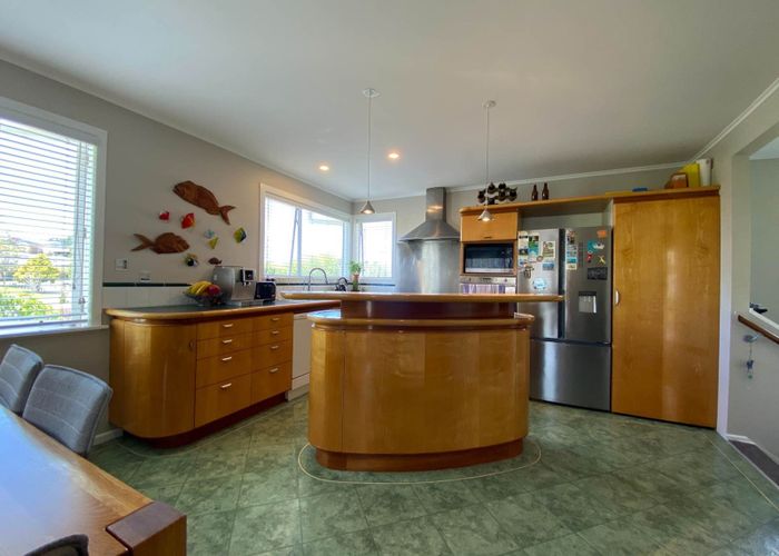  at 8A Lyttelton Avenue, Forrest Hill, North Shore City, Auckland