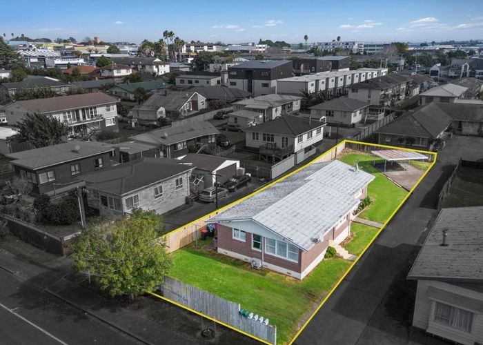  at 2/17 CHURCH STREET, Otahuhu, Auckland City, Auckland