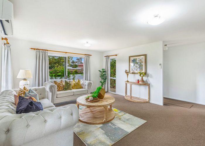  at 8E Rathgar Road, Henderson, Auckland
