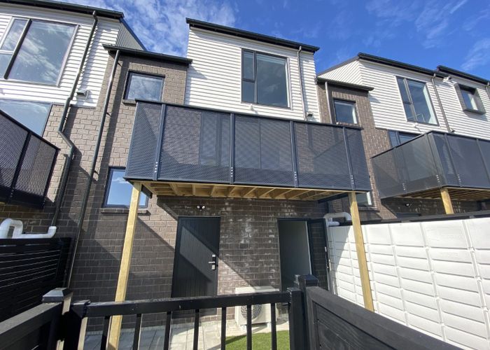  at 3/1 Fruitvale Road, New Lynn, Auckland