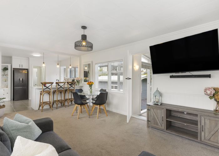  at 2/49 Waterloo Street, Howick, Manukau City, Auckland