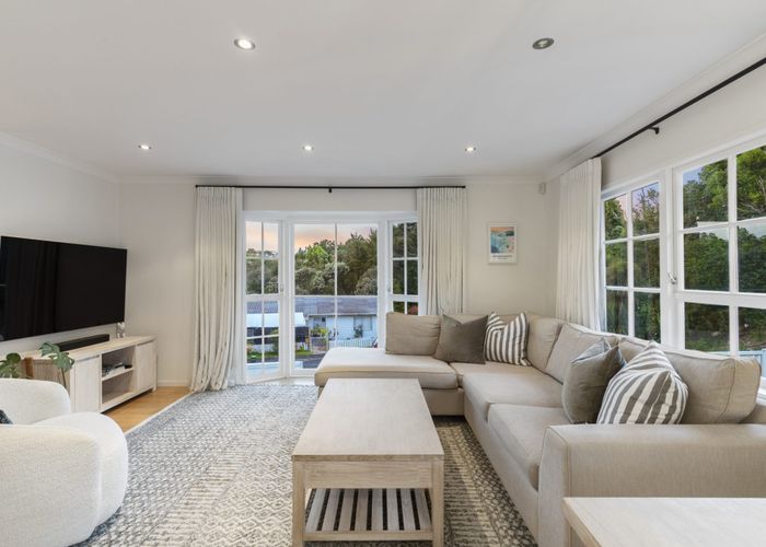  at 11 West Glade Crescent, Birkenhead, Auckland