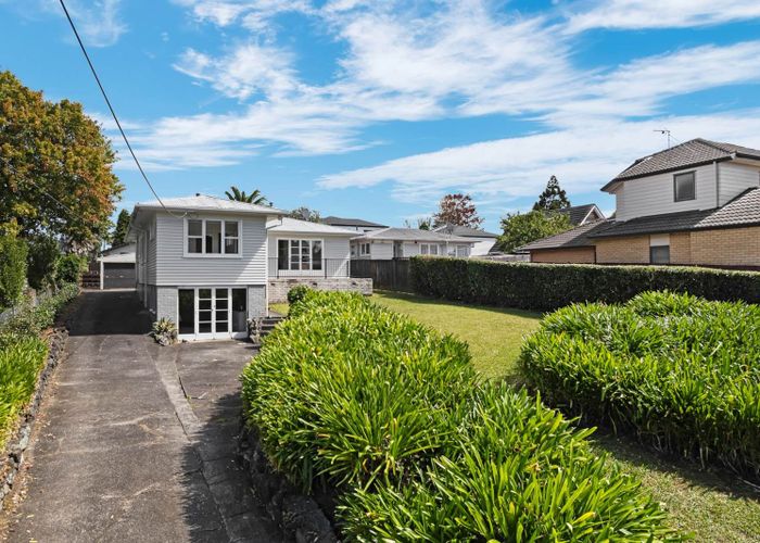  at 4 Longburn Road, Henderson, Waitakere City, Auckland
