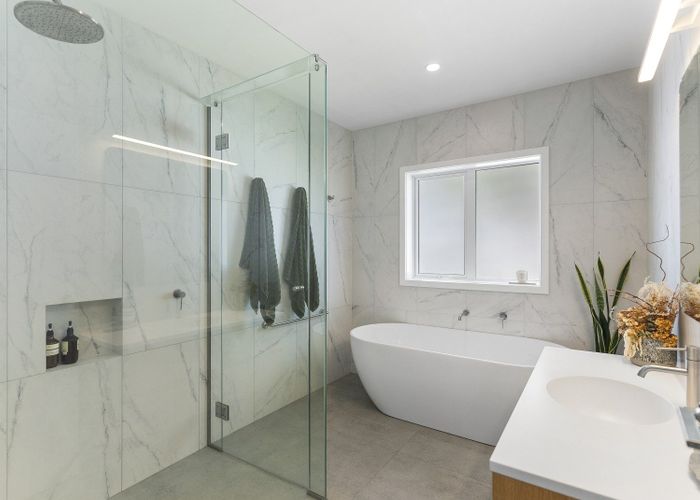  at 87 Sylvan Avenue, Northcote, Auckland