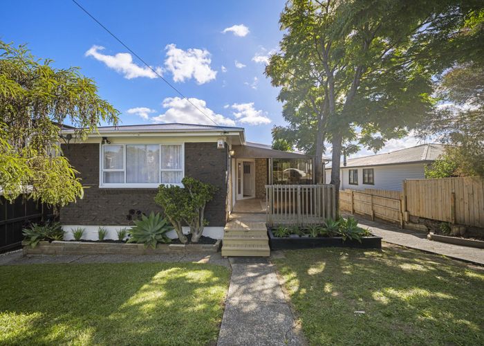  at 5 Springside Place, New Lynn, Waitakere City, Auckland