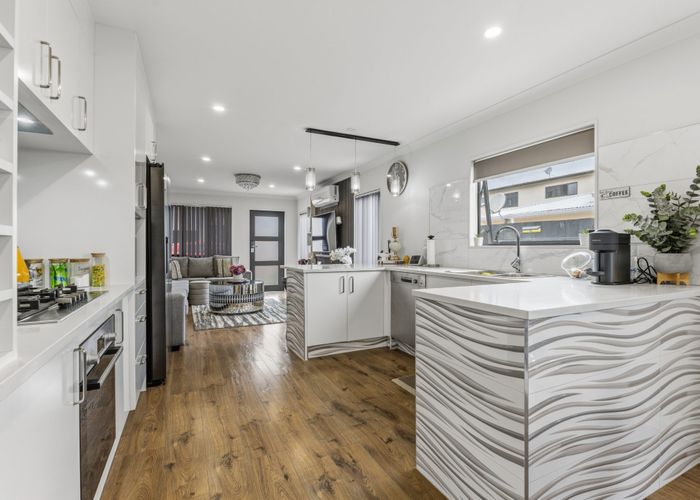  at 15 Lovely Lane, Manurewa, Manukau City, Auckland