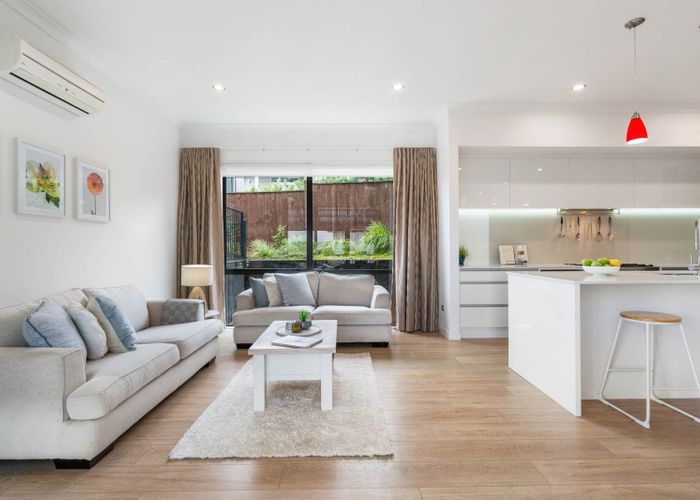  at 8 Hilton Close, Albany, North Shore City, Auckland