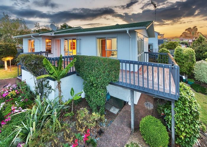  at 32 Widmore Drive, Massey, Auckland